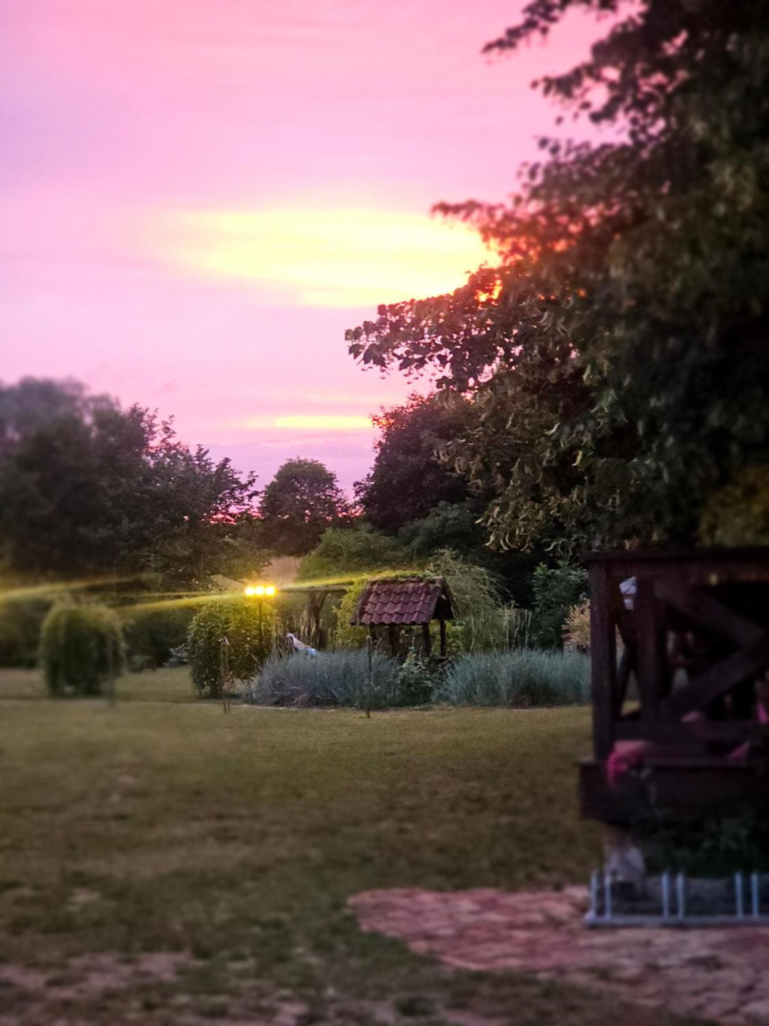 Swojski Gosciniec Prażmowo エクステリア 写真